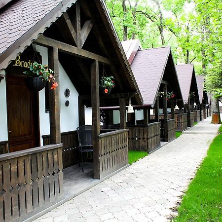 بيتستِ Cornul Vanatorului Bungalows المظهر الخارجي الصورة